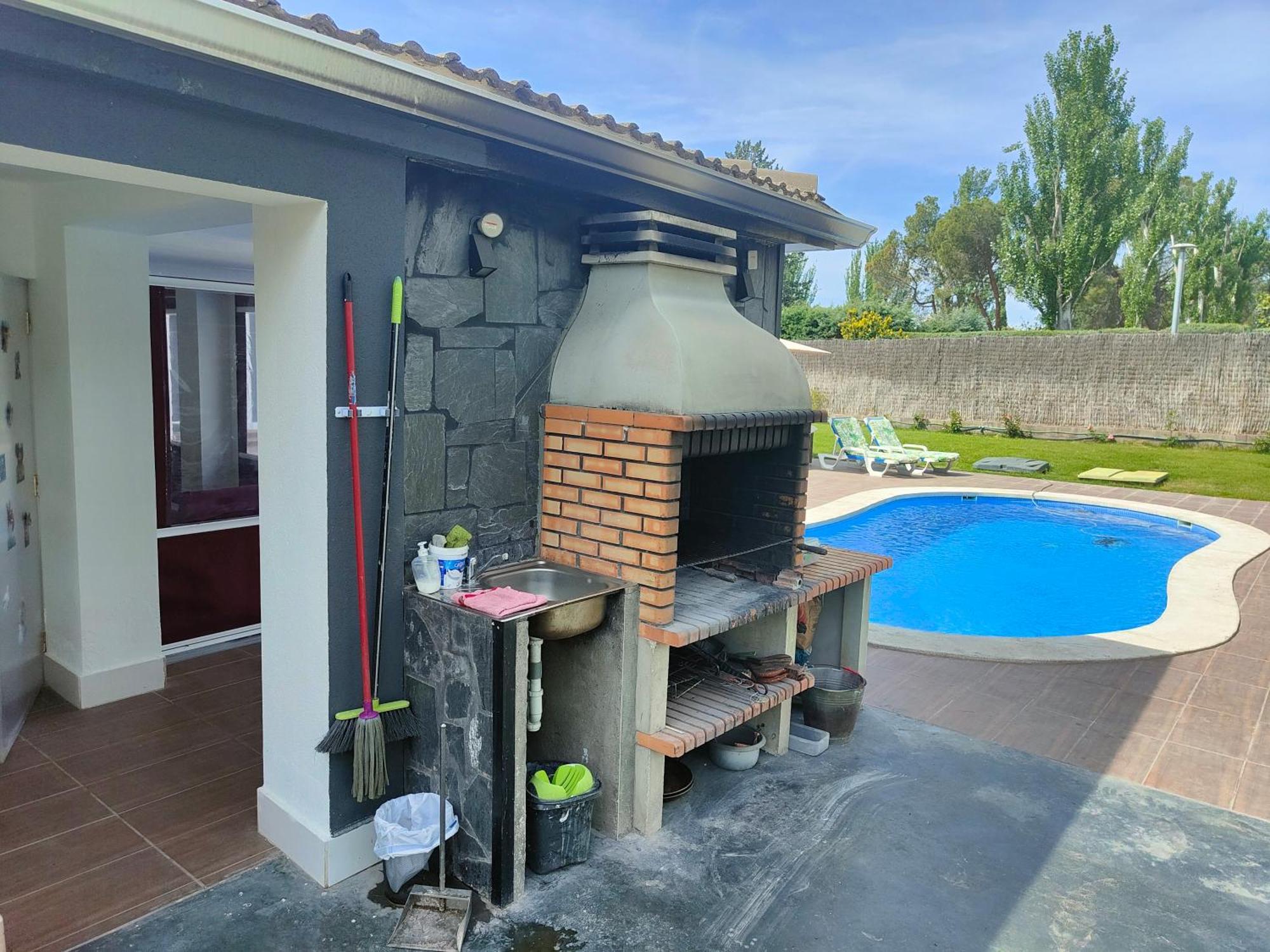 Chalet Con Piscina Y Jacuzzi En Madrid Alquila Habitaciones Algete Exterior photo