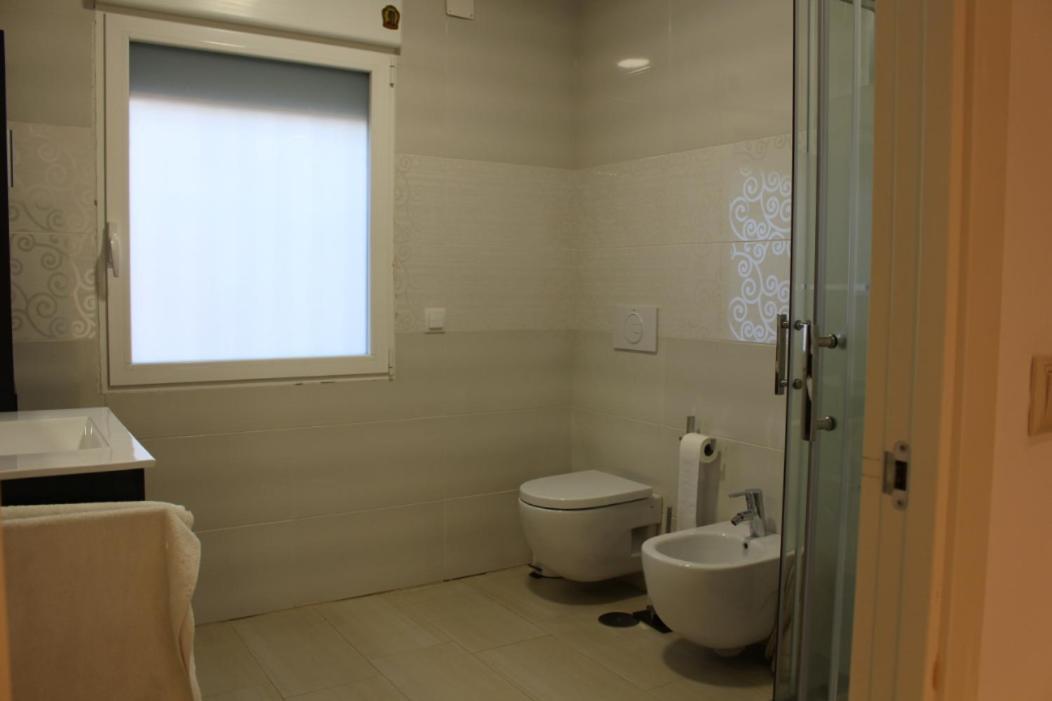 Chalet Con Piscina Y Jacuzzi En Madrid Alquila Habitaciones Algete Exterior photo